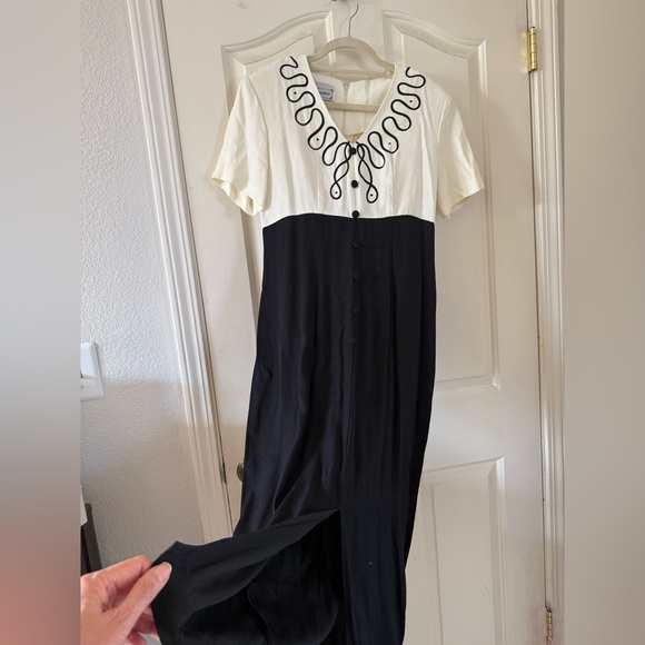 Vintage Elegant Black and White Dress - Picture 2 of 11